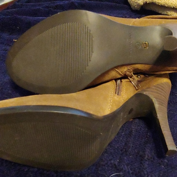 BOOTS...never worn - Picture 4 of 4